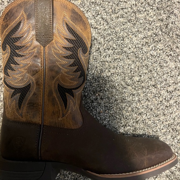 Ariat square toe boots - Picture 2 of 4